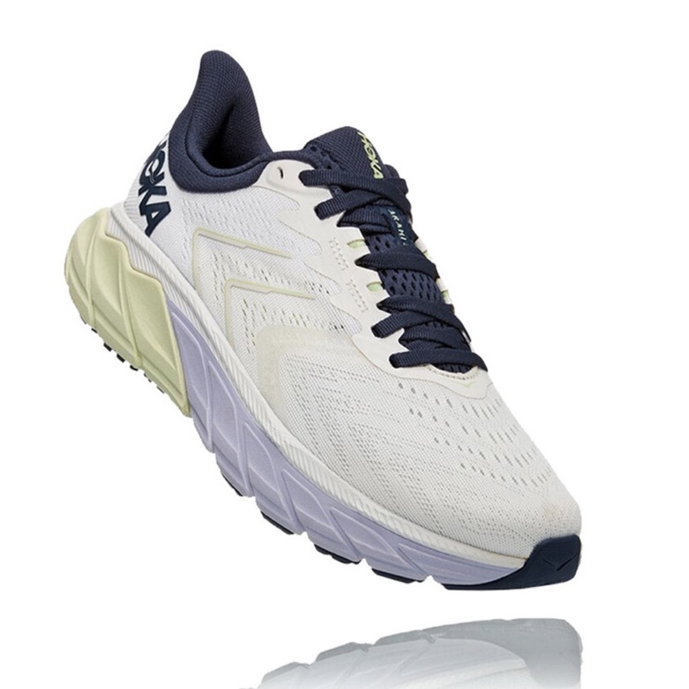Hoka  women size 8 Arahi 5 Athletic Shoes in Cream and purple